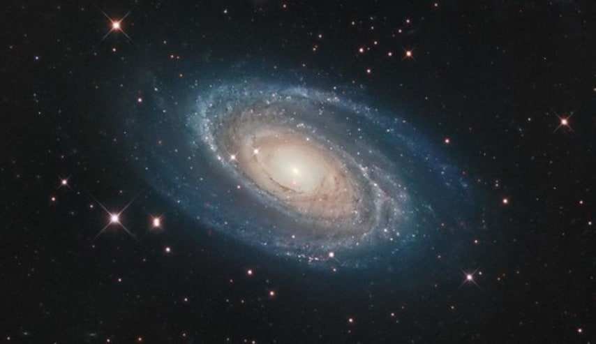 Formación de Galaxias en un Universo de Expansión Acelerada